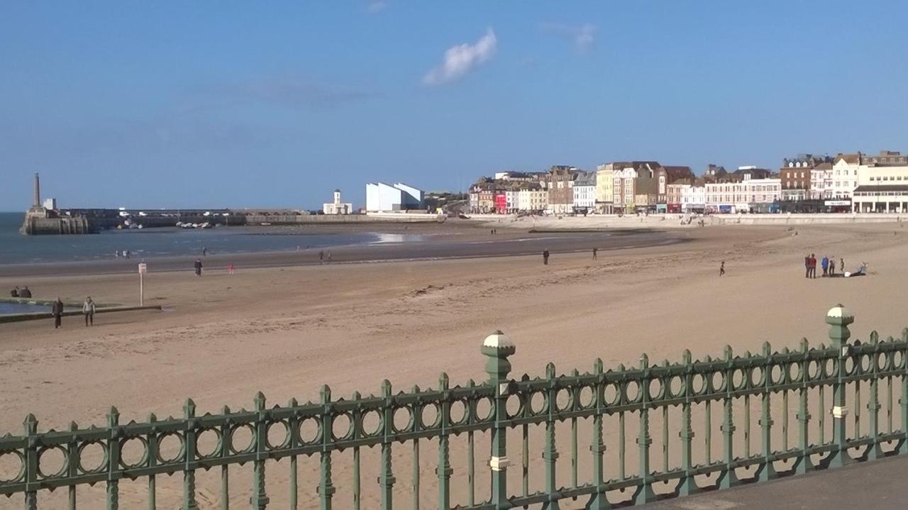 Rosslyn Court Bed & Breakfast Margate Exterior photo